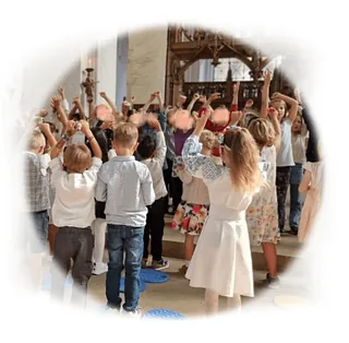 Schulkinder feiern ihre Einschulung im Dom 